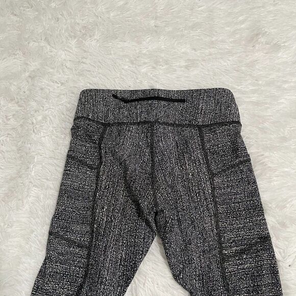 Women Lululemon Tight Stuff Tight II (25") Salt Alpine White Black Size 6 - Picture 9 of 12